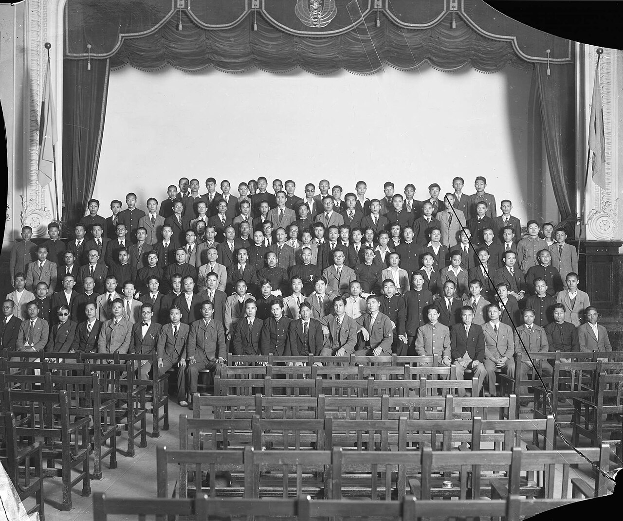 Estudiantes en un aula universitaria